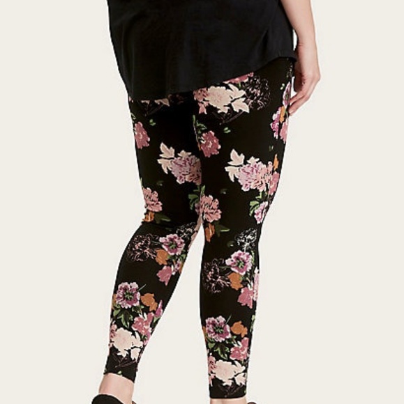BNWT Torrid Size 2 (18/20) Floral leggings - Picture 3 of 3